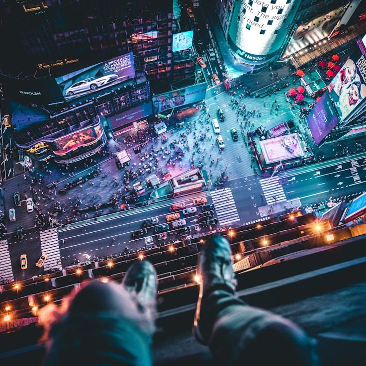 Parents evaluating schools in Portugal